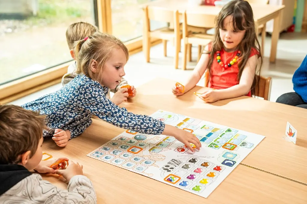 CONCEPT KIDS ANIMALS DECKATHON GAMES